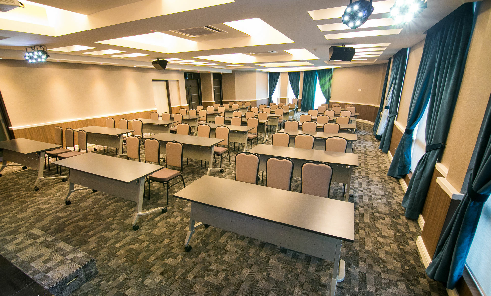 איפוה Indra Hotel - Boutique Suites מראה חיצוני תמונה