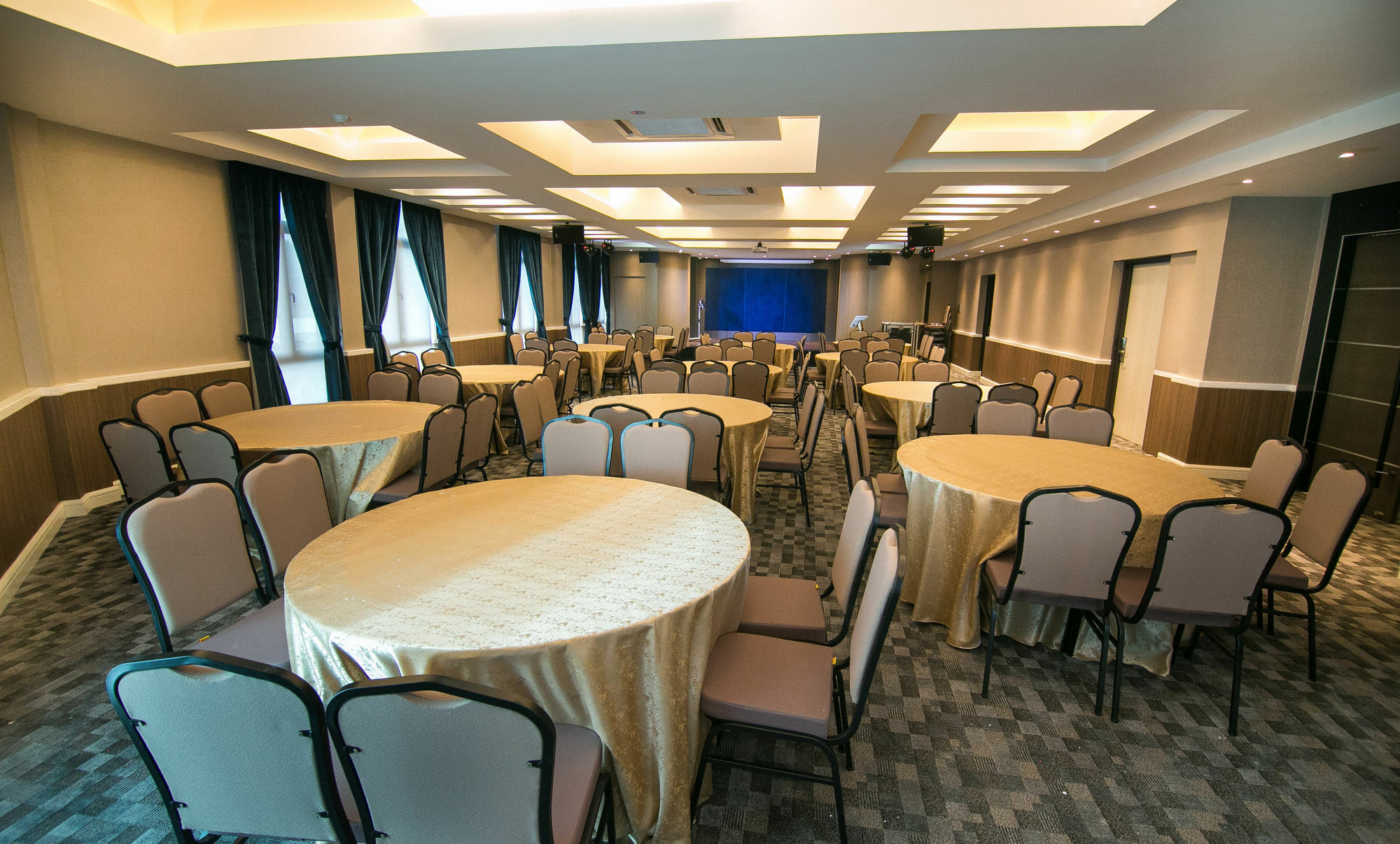 איפוה Indra Hotel - Boutique Suites מראה חיצוני תמונה