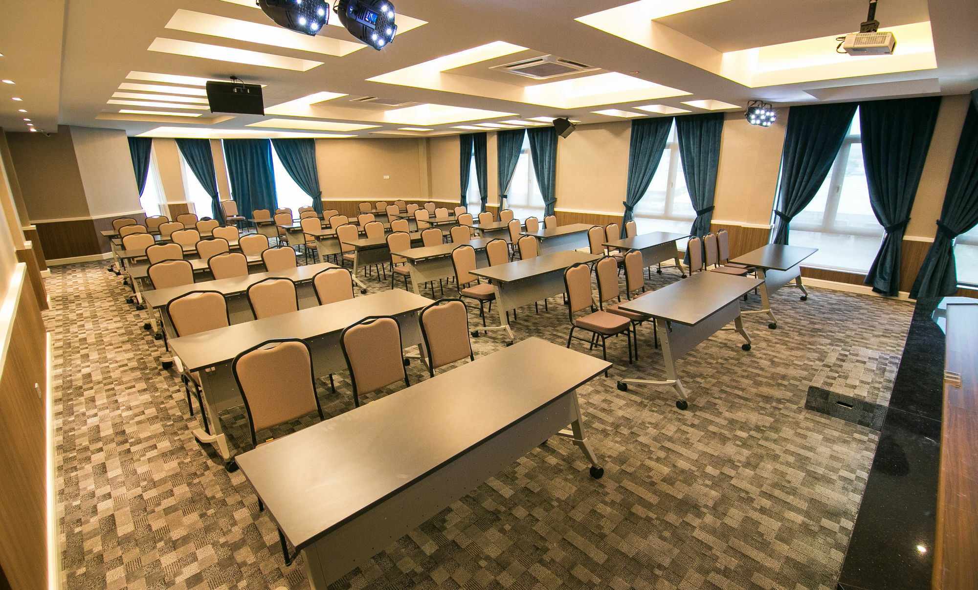 איפוה Indra Hotel - Boutique Suites מראה חיצוני תמונה