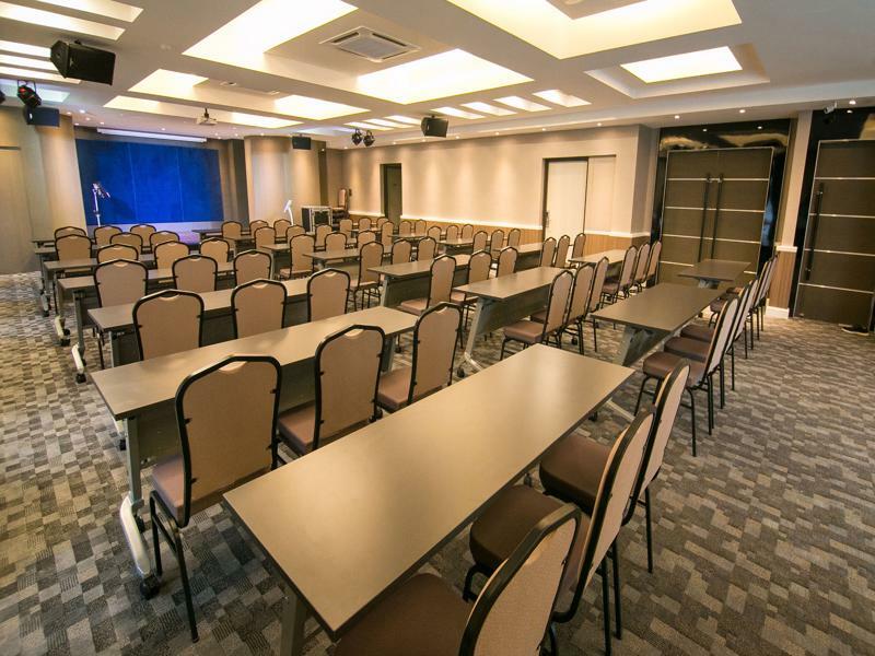 איפוה Indra Hotel - Boutique Suites מראה חיצוני תמונה