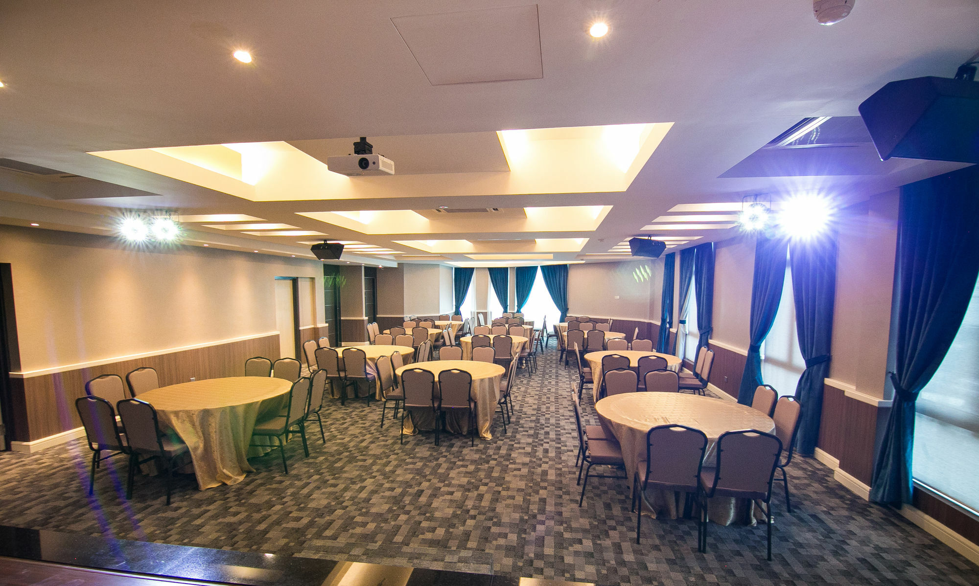 איפוה Indra Hotel - Boutique Suites מראה חיצוני תמונה